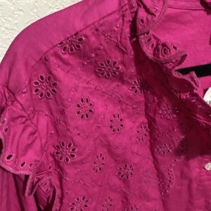 NWT Old Navy Women's Pink Button-Up Top. This blouse is adorable 🥰